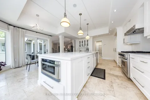 8 Echo Valley Ridge, ON M9B 2B3