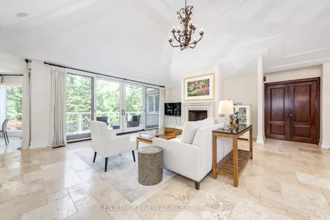 8 Echo Valley Ridge, ON M9B 2B3