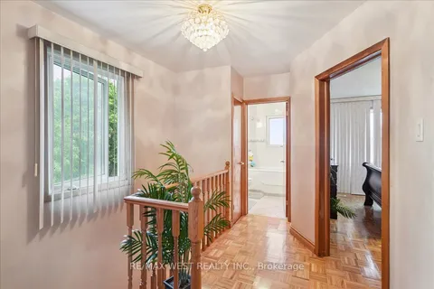 3 Hilldale Road, ON M6N 3Y1