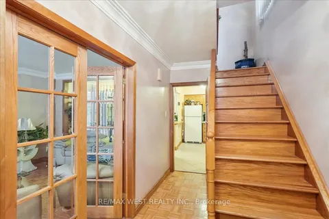 3 Hilldale Road, ON M6N 3Y1