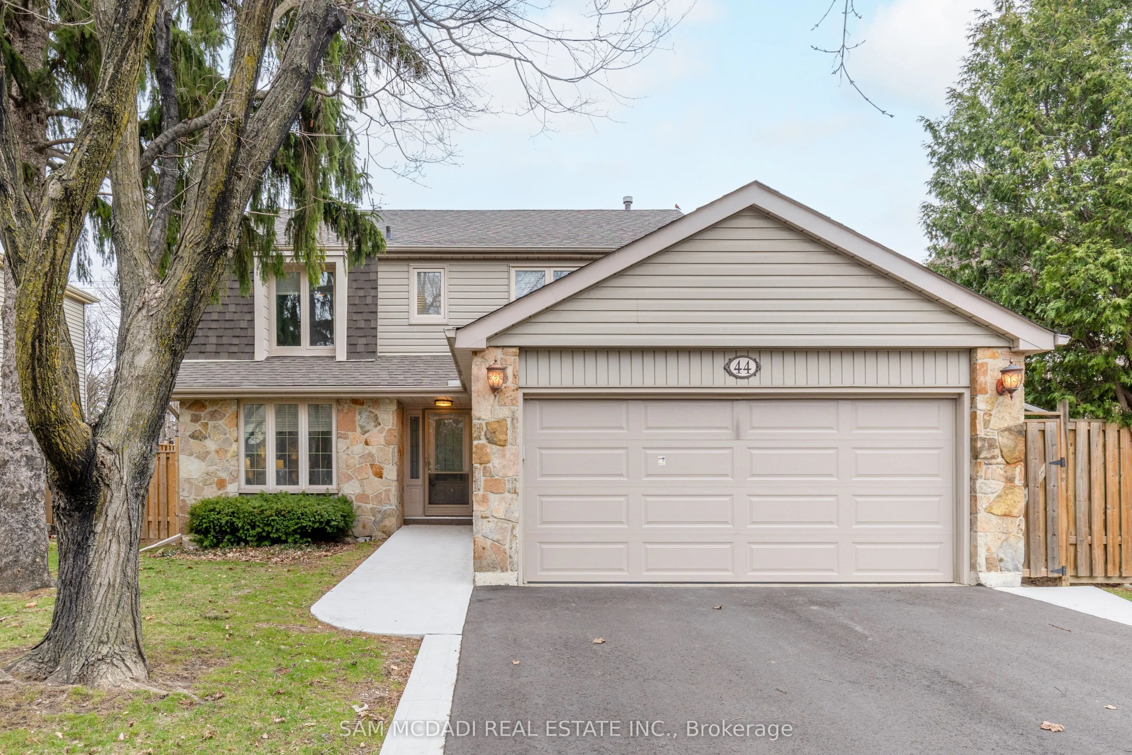 44 Madrid Crescent, ON L6S 2X4