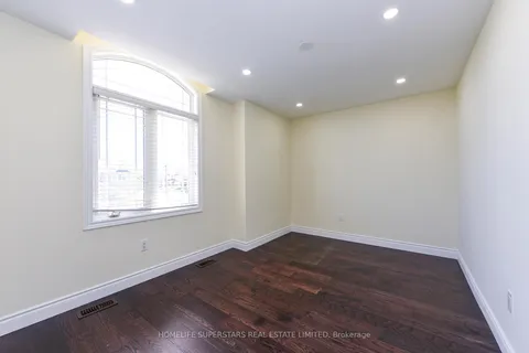 129 Mclaughlin Avenue, ON L9T 7P5