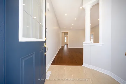 7 Baddow Road, ON L6P 3Z7