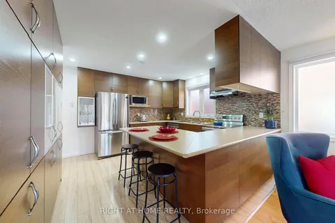 1329 Sweetbirch Court, ON L5C 3R4