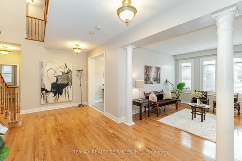 32 Radial Street, ON L6Y 5K7