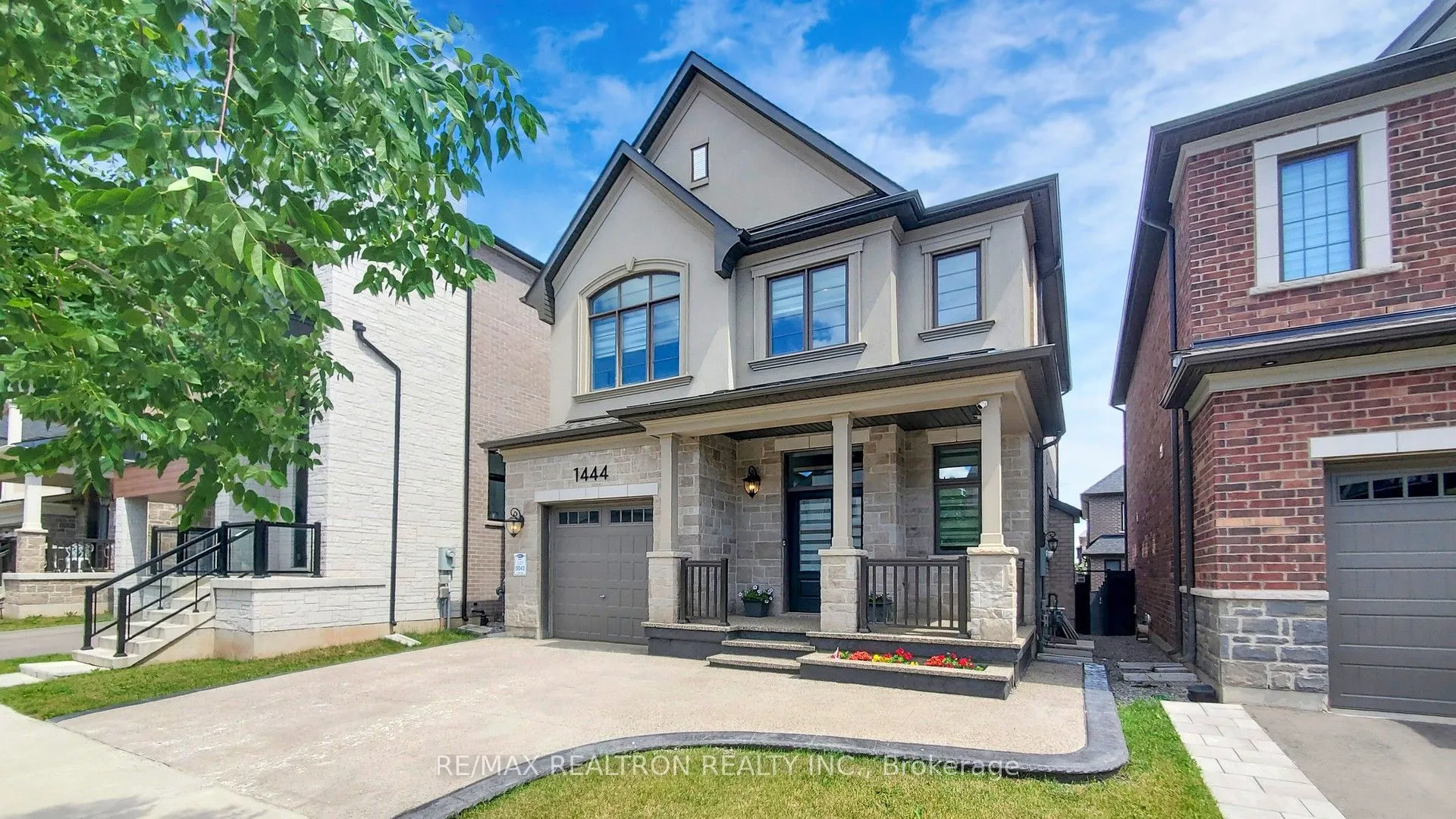 1444 Varelas Passage, ON L6H 3S3