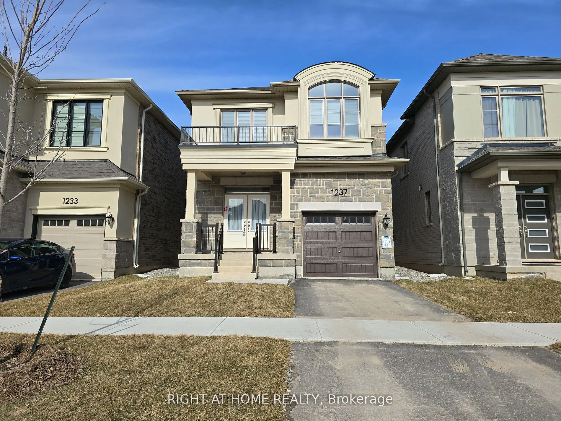 1237 Trudeau Drive, ON L9E 1Y6