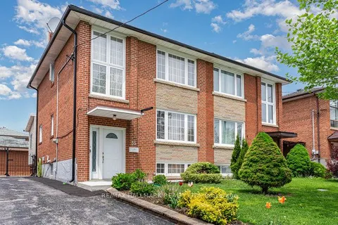 35 Clairton Crescent, ON M6N 2M7