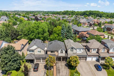 7229 Pallett Court, ON L5N 8E5