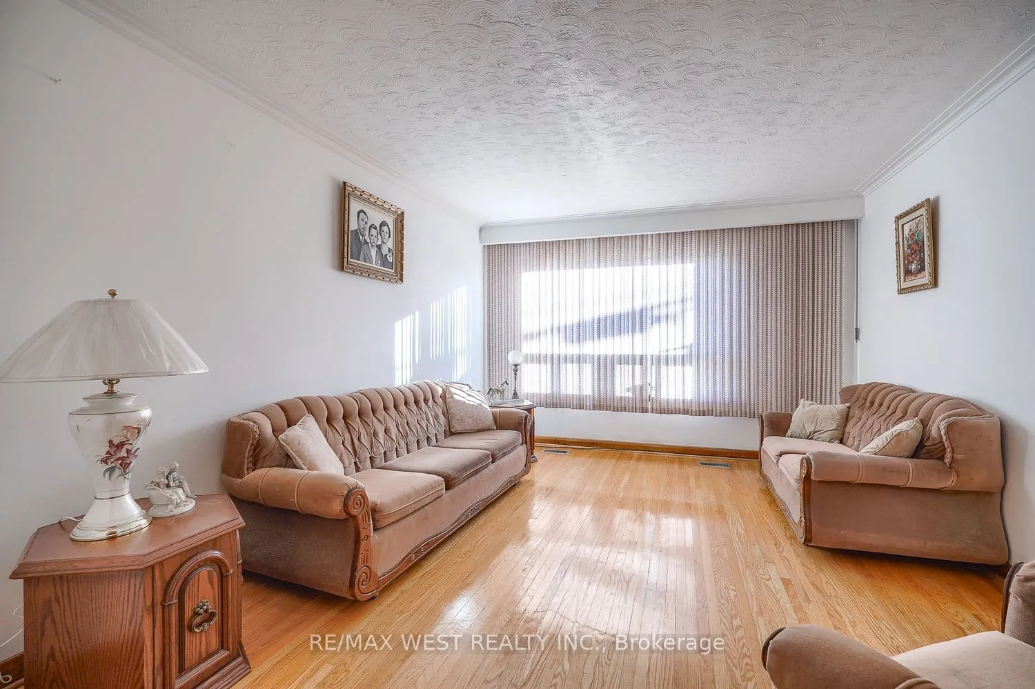 6 Dalrymple Drive, ON M6N 4S3