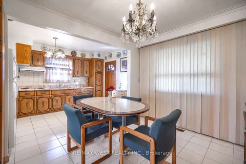 6 Dalrymple Drive, ON M6N 4S3