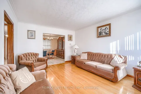 6 Dalrymple Drive, ON M6N 4S3