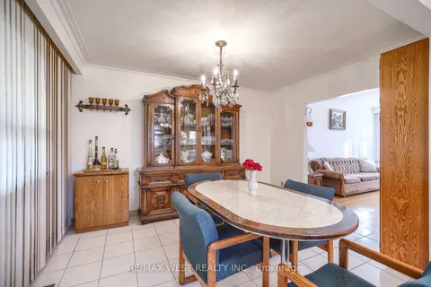 6 Dalrymple Drive, ON M6N 4S3
