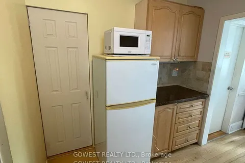 17 Elma Street, ON M8V 1X9