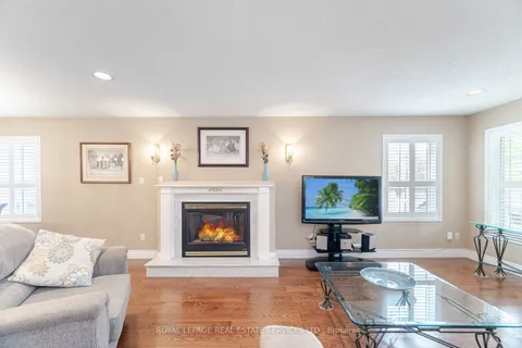 204 Eaton Street, ON L7G 5Y2
