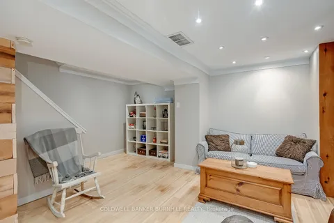 2214 KENNETH Crescent, ON L7L 6V7