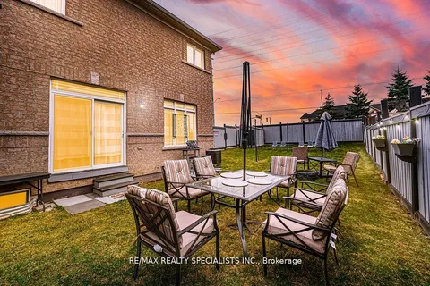 383 Queen Mary Drive, ON L7A 3T1