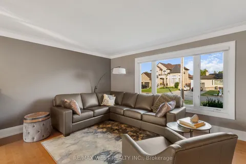 81 William Street, ON L7E 4V3