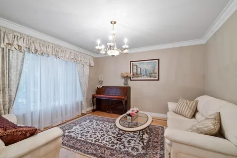 978 Tennyson Avenue, ON L5H 2Z1