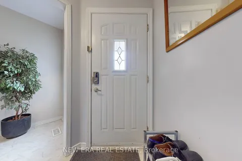 17 Caruso Drive, ON L6Y 5B1