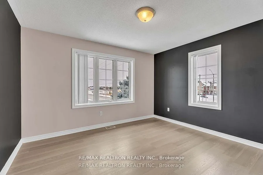 12 Edgevalley Court, ON L6P 2P8
