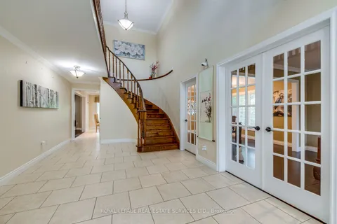 1143 Chapelton Place, ON L6M 2B1
