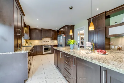 1143 Chapelton Place, ON L6M 2B1
