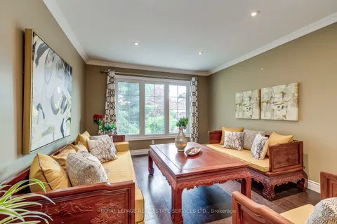 1143 Chapelton Place, ON L6M 2B1