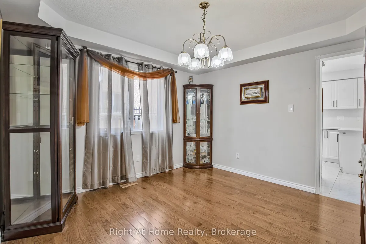 2405 Eden Valley Drive, ON L6H 6K9