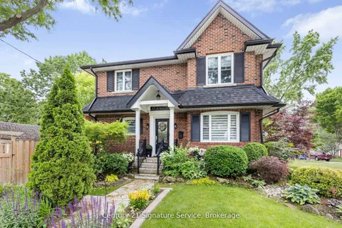 33 McIntosh Avenue, ON M8Y 3E1