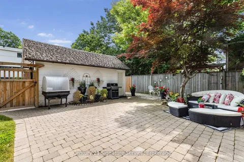 33 McIntosh Avenue, ON M8Y 3E1