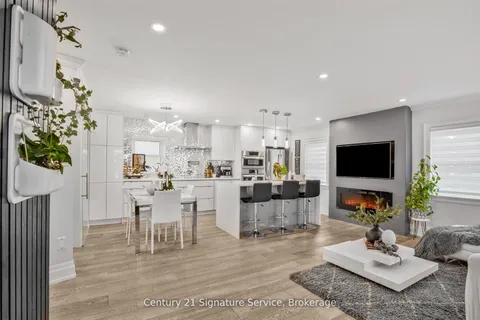 33 McIntosh Avenue, ON M8Y 3E1