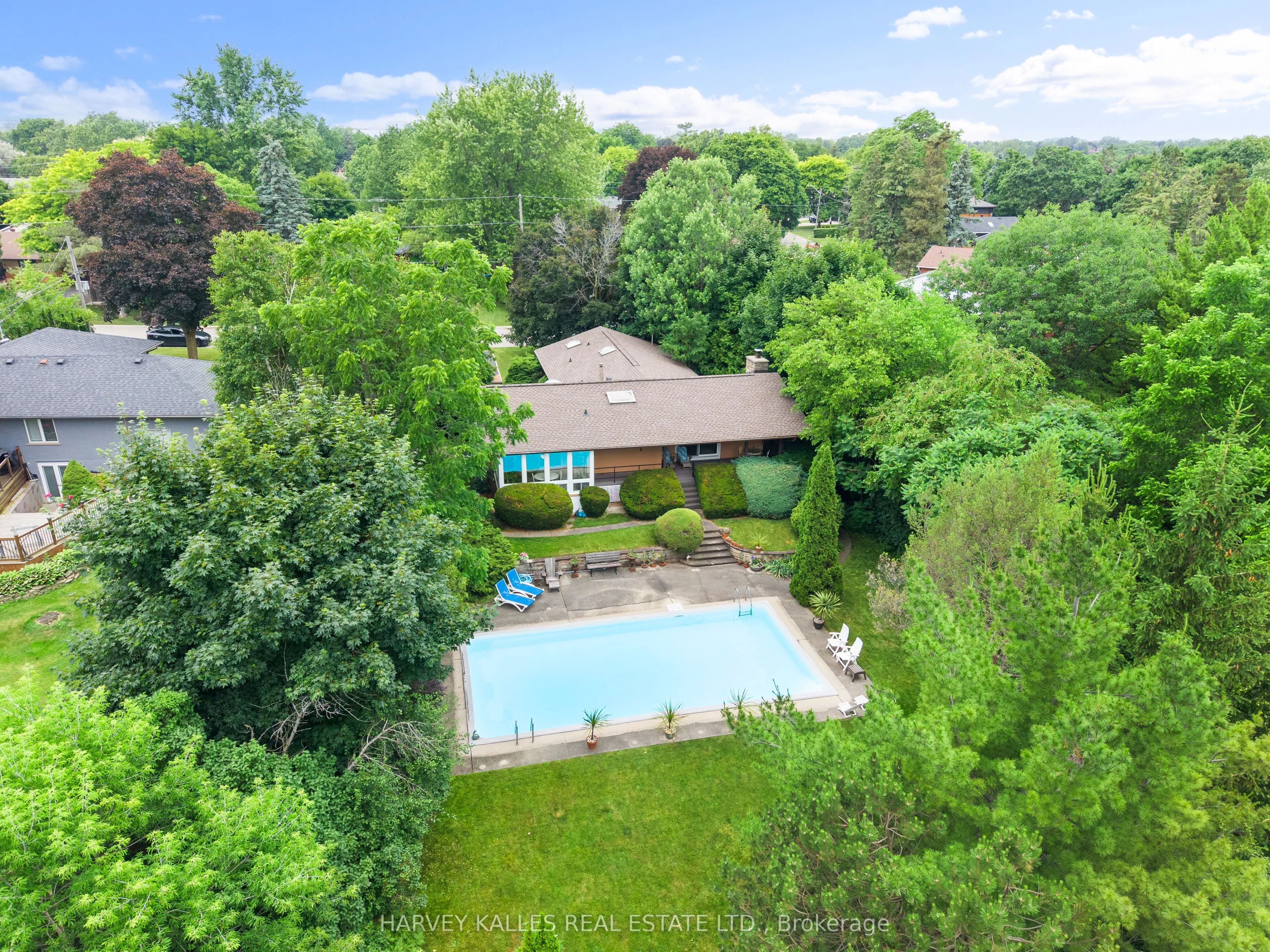 5 Shady Lawn Court, ON L5N 1H2