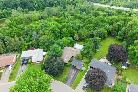 5 Shady Lawn Court, ON L5N 1H2