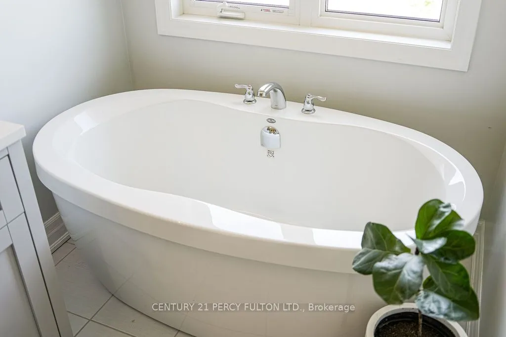 763 Aspen Terrace, ON L9E 1S6