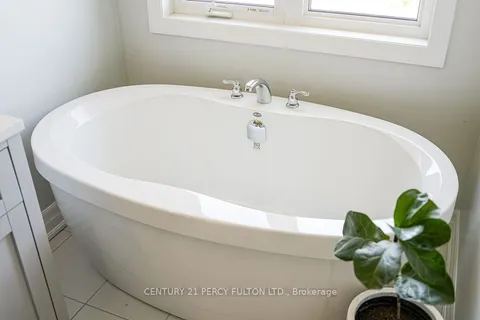 763 Aspen Terrace, ON L9E 1S6