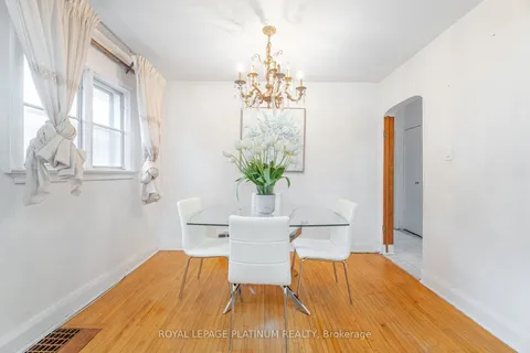 79 Manitoba Street, ON M8Y 1E1