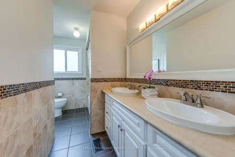 3297 Grechen Road, ON L5C 1X8