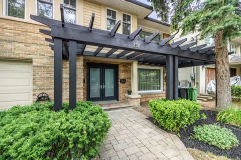 252 Ellis Avenue, ON M6S 2X2