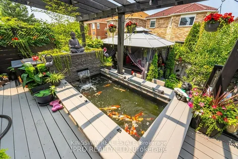 923 Bristol Road, ON L5V 2N9