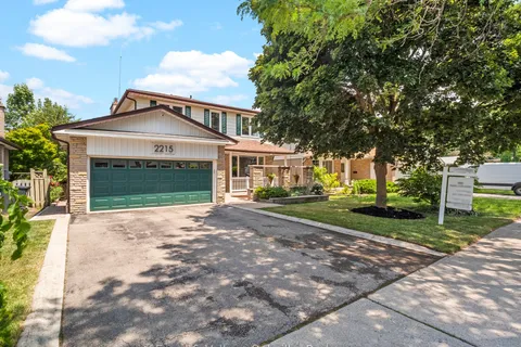2215 Springfield Court, ON L5K 1V3