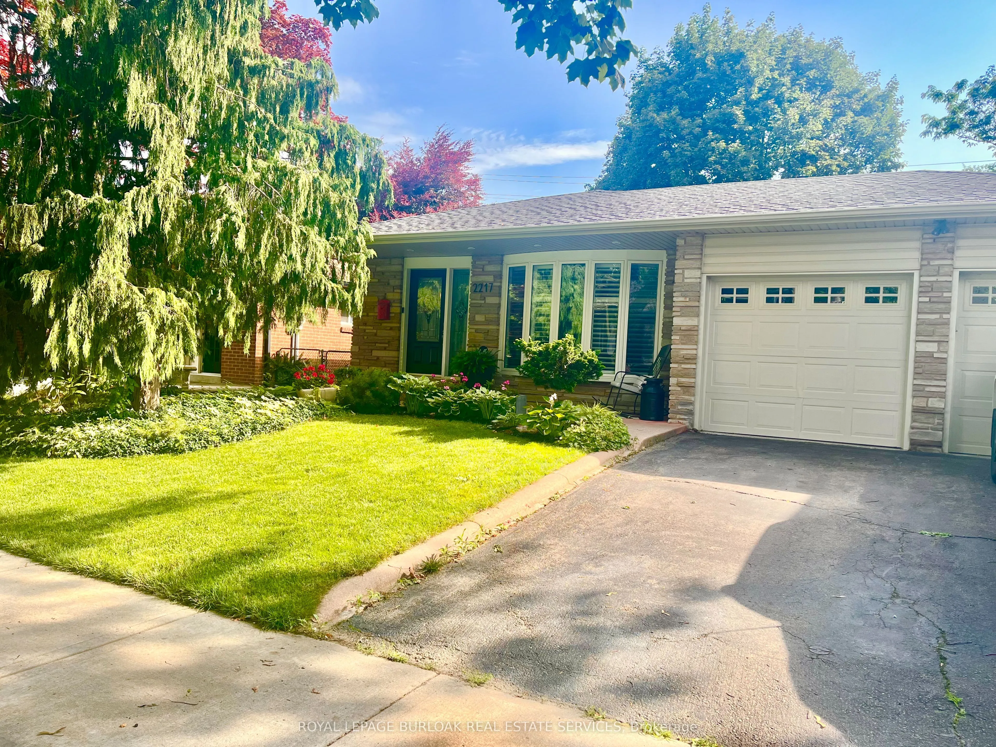 2217 Lancaster Crescent, ON L7P 3G4