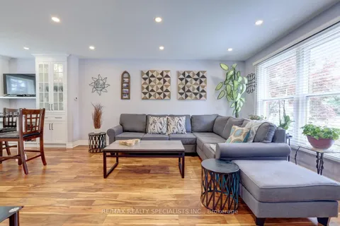 2574 Homelands Drive, ON L5K 1H6