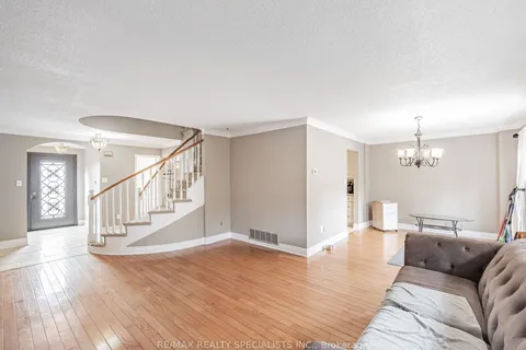 245 Kingsbridge Gardens, ON L5R 1L4