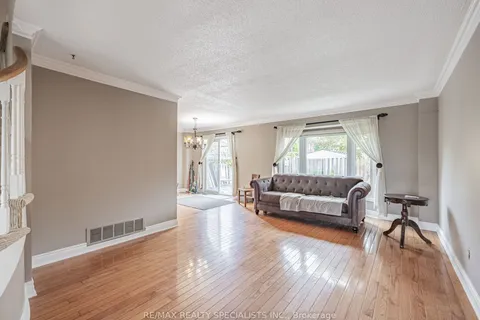 245 Kingsbridge Gardens, ON L5R 1L4