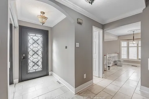 245 Kingsbridge Gardens, ON L5R 1L4