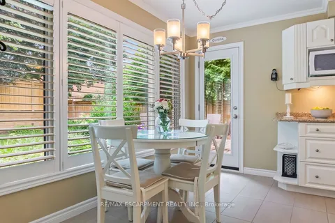 1043 Vanier Drive, ON L5H 3W8