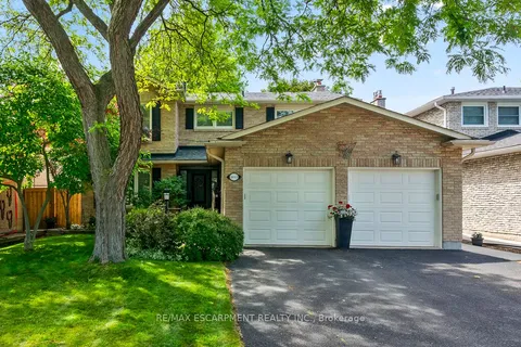 1043 Vanier Drive, ON L5H 3W8