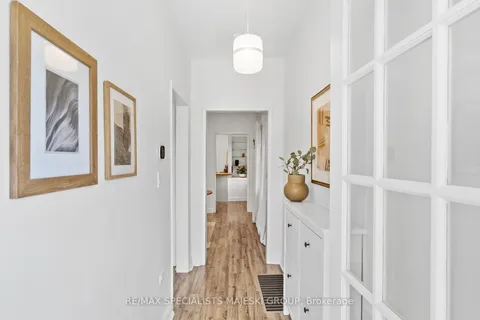 23 Vanevery Street, ON M8V 1Y5