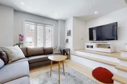6 Grogan Mews, ON M6H 4J9